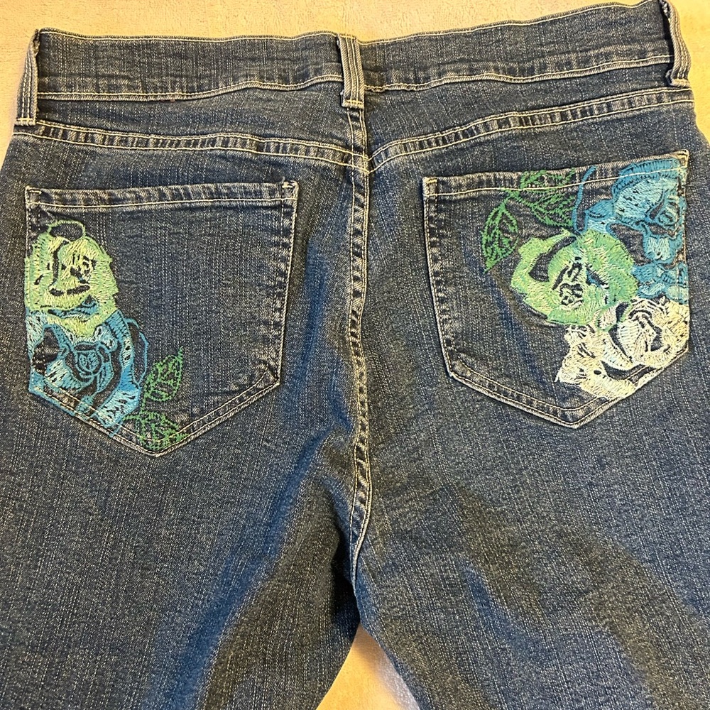 NYDJ 14  crop, embroidery detail